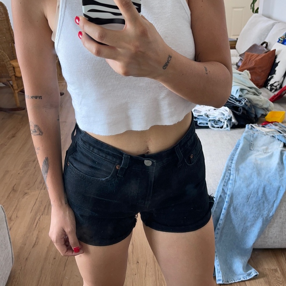 VINTAGE HIGH WAIST LEVIS SHORTS SIZE 27